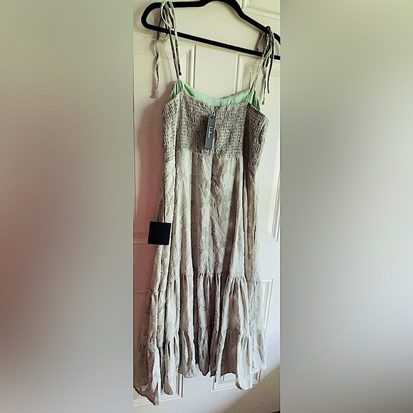 NWT Lulus Sweet Sentiments Sage Green Jacquard Tiered Midi Dress SOLD OUT Color - Picture 5 of 17